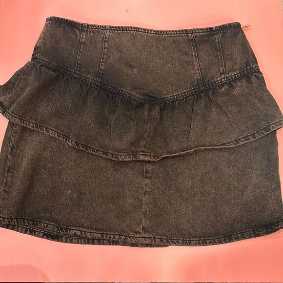 Retro stunning AllSaints mini peplum denim skirt in a washed magenta - Picture 2 of 8